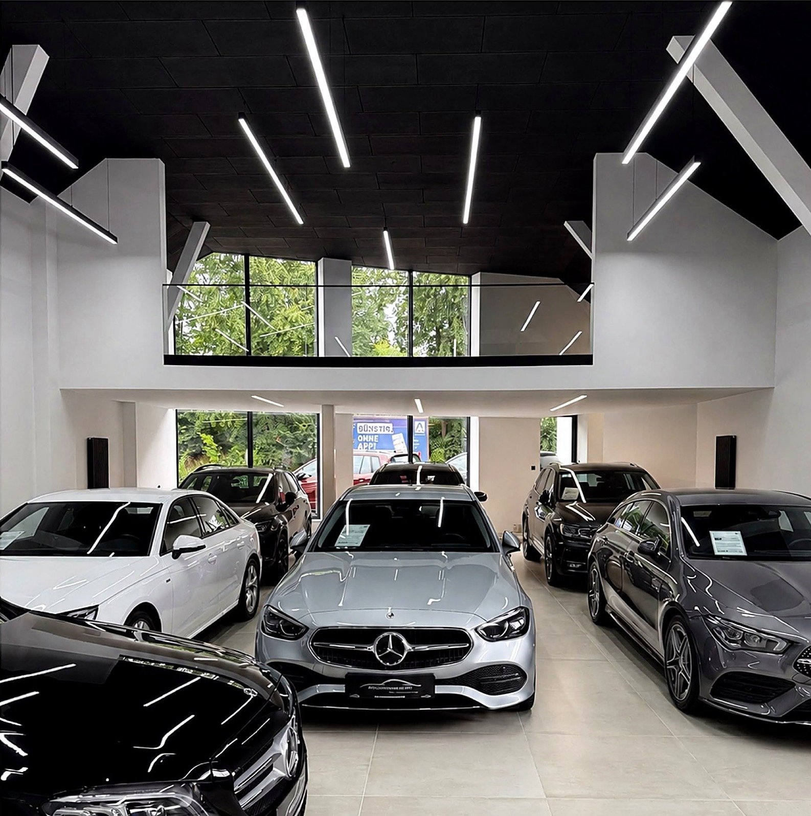 Heller Showroom mit Fahrzeugen im Autozentrum Herford